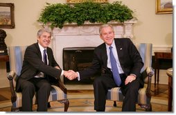 President George W. Bush meets with Portugal's Prime Minister Jose Scrates in the Oval Office, Monday, Sept. 17, 2007. President Bush congratulated Prime Minister Scrates, who will serve as President-in-Office of the Council of the European Union for the second half of 2007. White House photo by Eric Draper