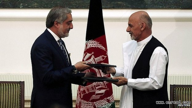 Abdullah Abdullah (l) and Ashraf Ghani signed the power-sharing agreement last Sunday