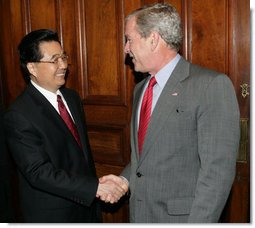 President George W. Bush greets Chinas President Hu Jintao Thursday, Sept. 6, 2007, as the two leaders met in Sydney, where they will join fellow APEC leaders Friday for the 2007 summit. White House photo by Eric Draper