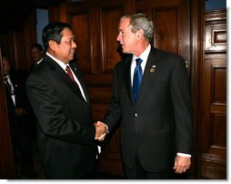 President George W. Bush shakes hands with President Susilo Bambang Yudhoyono as he welcomed the Indonesian leader to a morning meeting Saturday, Sept. 8, 2007, at the InterContinental hotel in Sydney. President Bush thanked his fellow leader for his strength in the struggle against extremism and said, "You understand firsthand what it means to deal with radicalism, and youve done it in a very constructive way." White House photo by Eric Draper